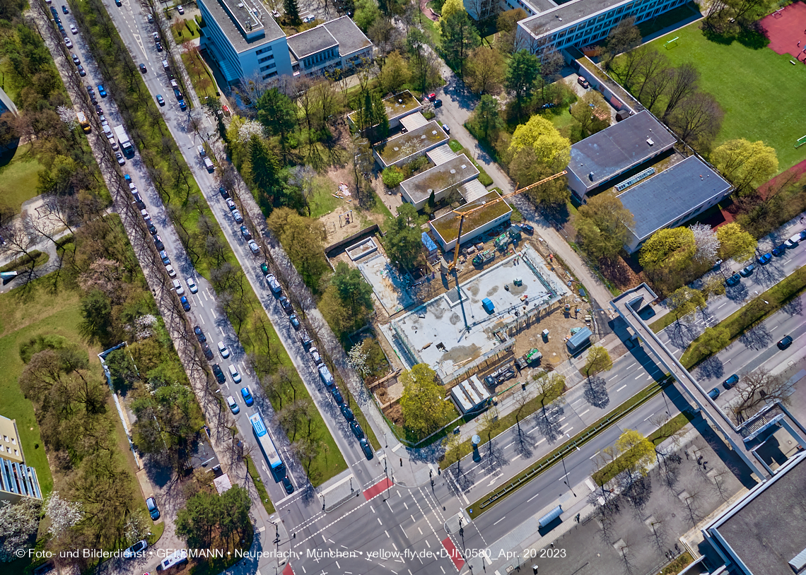 21.04.2023 - Luft- und Ebenenfotos vom Haus für Kinder in der Quiddestraße in Neuperlach
